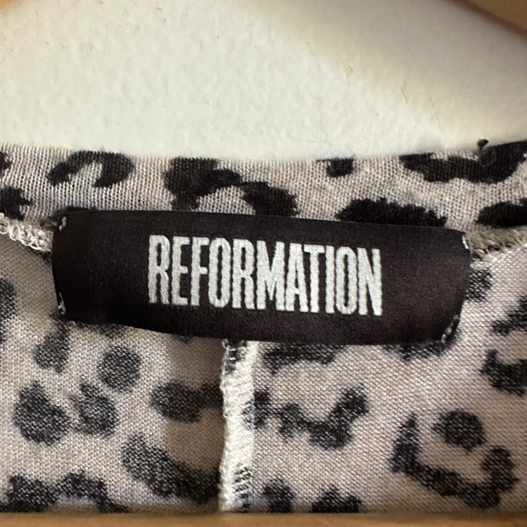 Reformation Leopard Cheetah Print Soft Classic Short Sleeve Tee T-Shirt size M - Picture 4 of 5
